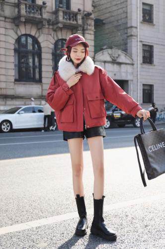 2021冬款新款大狐狸毛领双口袋设计短款派克服，女装，红雀纺