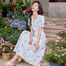 2025夏季新款设计感拼色碎花无袖连衣裙超好看甜美减龄花苞背心裙，女装连衣裙，艾贝斯