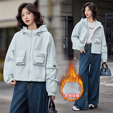 2025年冬季新款时尚短款棉服休闲工装派克服棉衣，女装棉衣/棉服，依路服饰