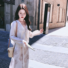 法式吊带连衣裙女2025早春秋新款今年流行碎花裙防晒衫，女装连衣裙，韩秀