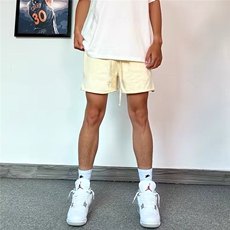 米黄色