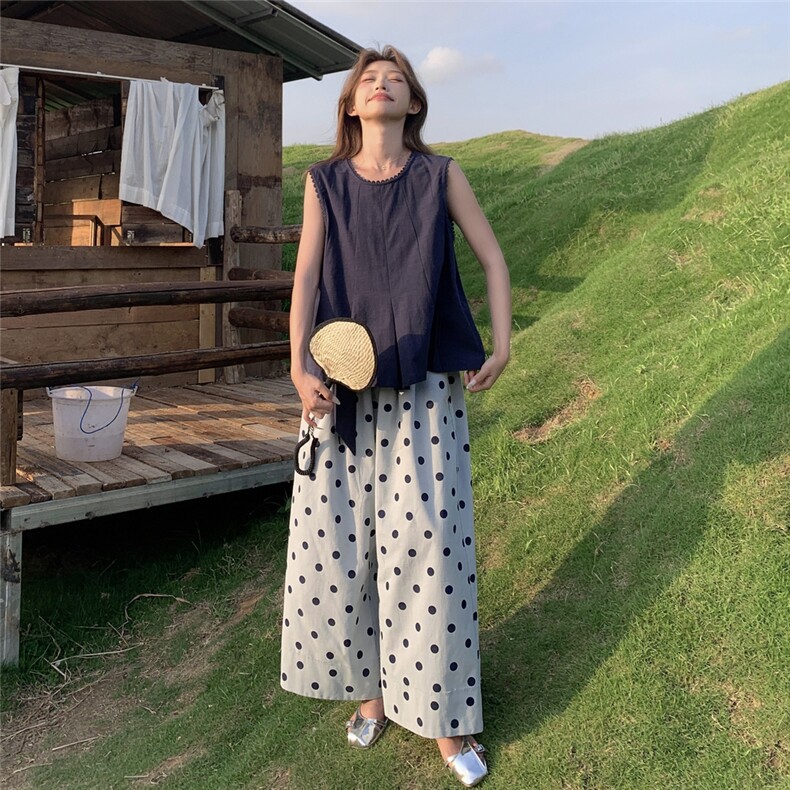 今年流行一整套穿搭盐系休闲背心套装女2025新款波点阔腿裤两件套图片
