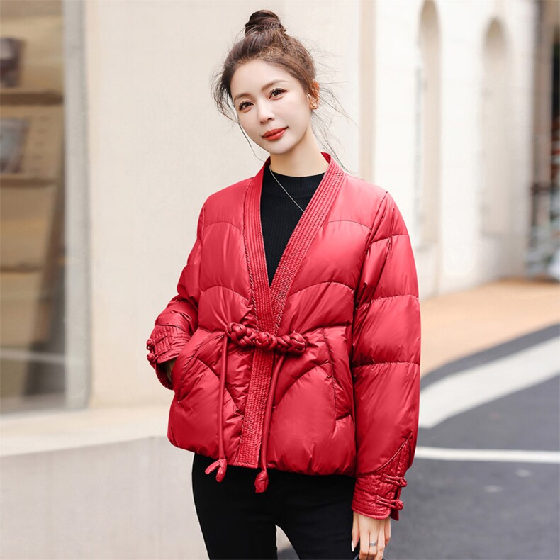 墨绿色羽绒服女冬季2024年新款短款时尚小个子V领盘扣白鸭绒外套,女装羽绒服,时尚俏佳人