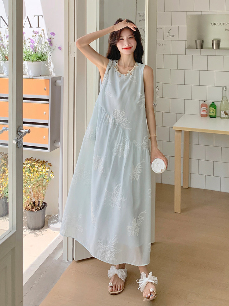 高级感度假风刺绣无袖连衣裙女2025夏新款法式漂亮绝美仙女背心裙，女装连衣裙，浙宝285（原212）