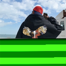 黑色