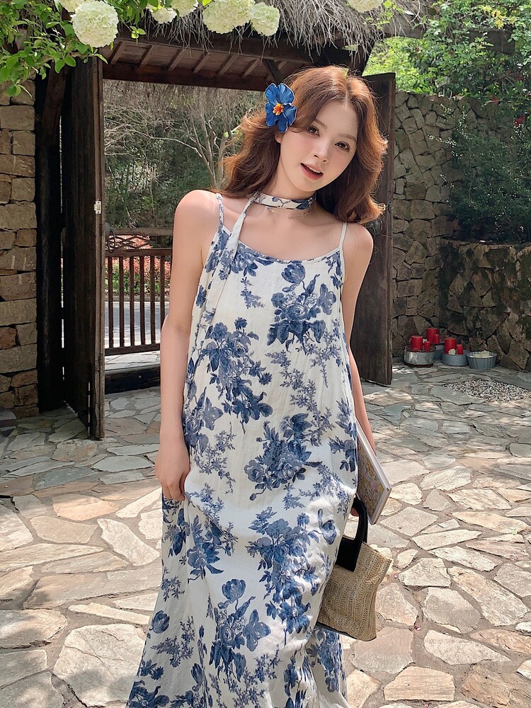 2025年夏季文艺复古植物花卉印花吊带裙可爱甜美,女装连衣裙,诺蝶