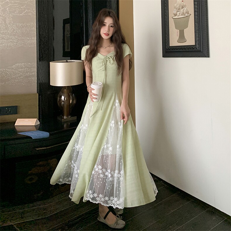 蕾丝拼接绿色连衣裙女夏2025新款高级感流行绝美超火小众设计感,女装连衣裙,浙宝305