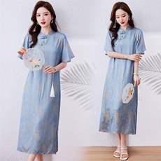 2025夏季新款新中式盘扣圆领真口袋连衣裙长款织锦缎提花开叉裙子，女装连衣裙，新依时派