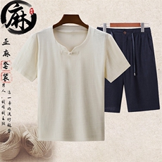 白色上衣＋深蓝短裤