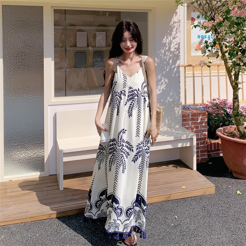 海边度假松弛感吊带连衣裙女2025年夏季新款印花流苏气质休闲长裙,女装连衣裙,诺蝶