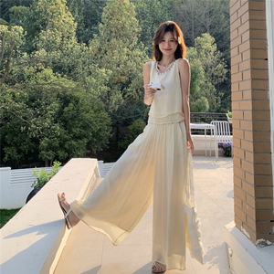 法式甜美减龄亮片无袖上衣裙裤夏2025新款设计感气质小香风两件套图片