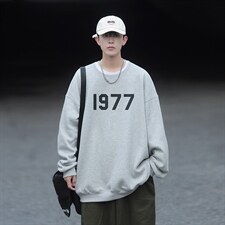 2024新款1977印花宽松圆领卫衣Y127常规版P38加绒版P58咖色，男装卫衣，电商B219