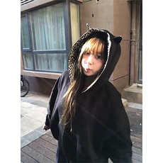 黑色