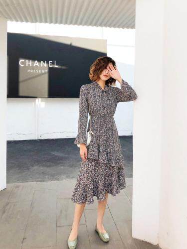 现货韩版碎花连衣裙，女装连衣裙，荷塘月色