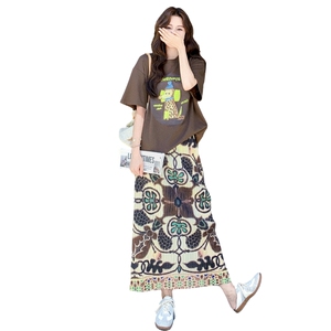 卡通印花T恤碎花半身裙套装女夏大方得体流行两件套韩系减龄超火图片