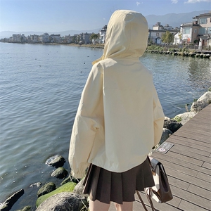 奶黄色连帽短款风衣外套女2025年春季新款韩系学院风休闲百搭上衣图片