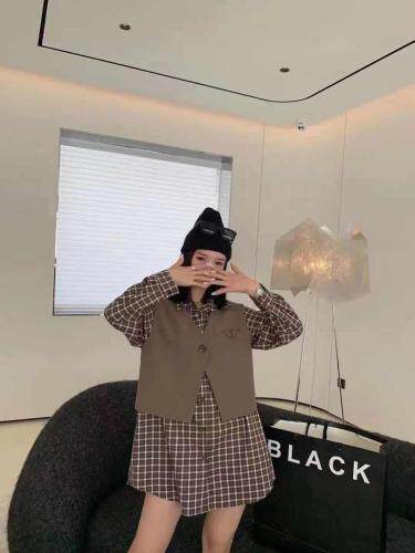 新款马甲格子连衣裙，女装马夹，红头发儿