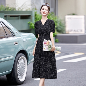 时尚波点连衣裙女中长款2025夏季新款v领收腰显瘦减龄休闲裙子潮图片