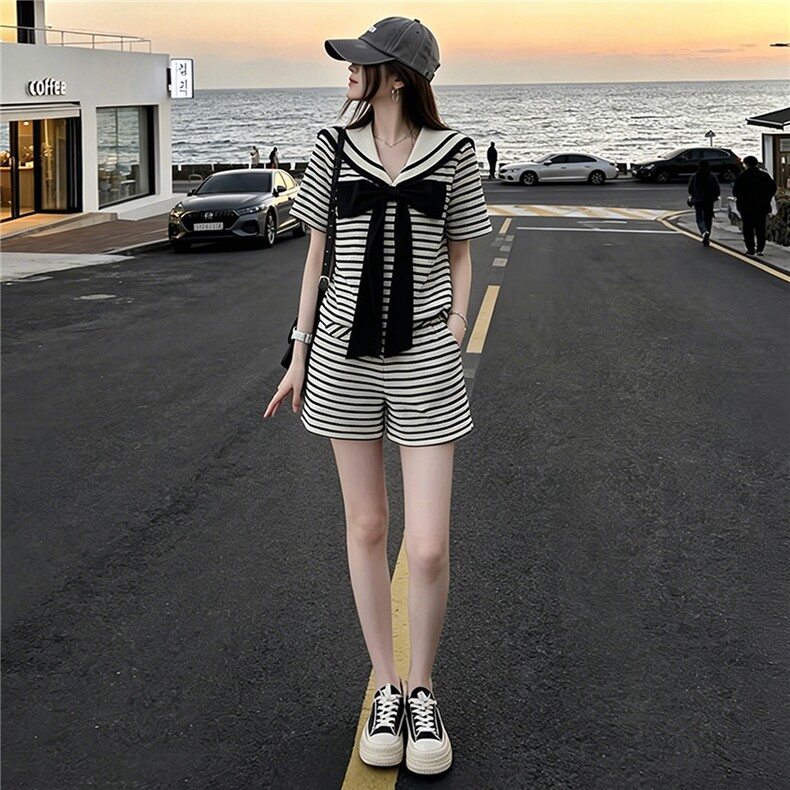 时尚洋气减龄套装女夏新款蝴蝶结翻领黑白条纹短袖上衣短裤两件套图片 时尚洋气减龄套装女夏新款蝴蝶结翻领黑白条纹短袖上衣短裤两件套图片