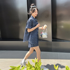 深蓝色牛仔印花套装女小个子2025夏季新款时尚炸街衬衫短裤两件套，女装套装/套裙，凯芙莉服饰
