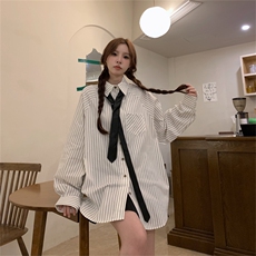 白色（无领带）