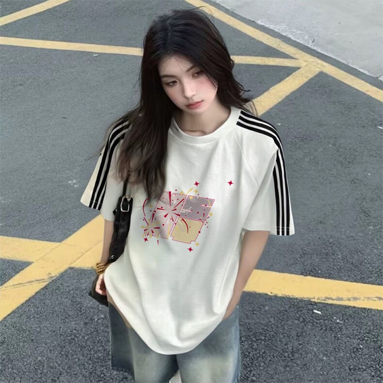 抖音得物品质二开240克宽松纯棉美式潮牌印花三条杠中性风短袖T恤,男装T恤,电商A486