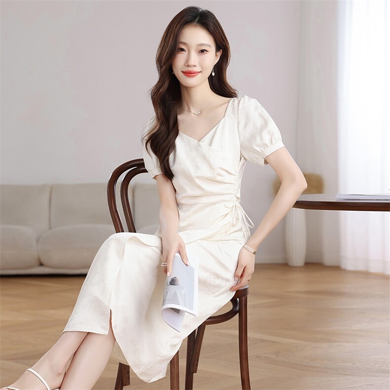 法式方领连衣裙女2025夏季新款时尚气质收腰显瘦减龄V领中长裙子图片
