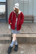 红色针织连帽羊羔毛外套女冬季2025新款小个子设计感宽松短款棉衣，女装毛呢外套，浪娴服饰