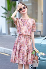 高级感蕾丝拼接印花连衣裙女2025夏新款收腰显瘦洋气减龄气质裙子，女装连衣裙，沁沁公主