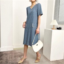 2022年夏季新款水洗牛仔镂空刺绣重工连衣裙，女装连衣裙，序儿