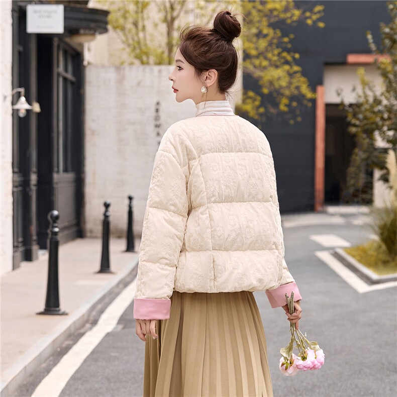 时尚提花新中式羽绒服女短款2025新款90%白鸭绒外套,女装羽绒服,姿衣坊