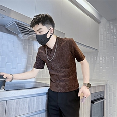褐色