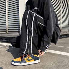 黑色