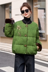 现货现货2025年冬季新中式短款刺绣羽绒服，女装羽绒服，伊仟回