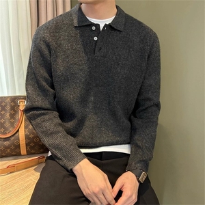 韩版休闲轻奢风纽扣翻领男士Polo衫简约纯色细条磨毛百搭针织毛衣图片
