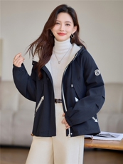 现货!2025年冬季时尚宽松连帽刺绣加绒加厚女外套，女装棉衣/棉服，依恋蒂丝