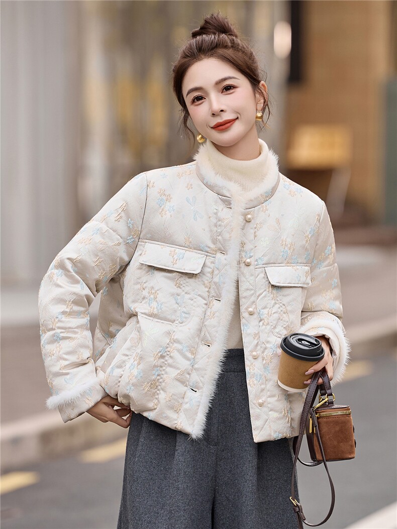 【现货现货】冬季新款新中式刺绣羽绒服短款2025水貂毛拼接厚外套,女装羽绒服,一安秀