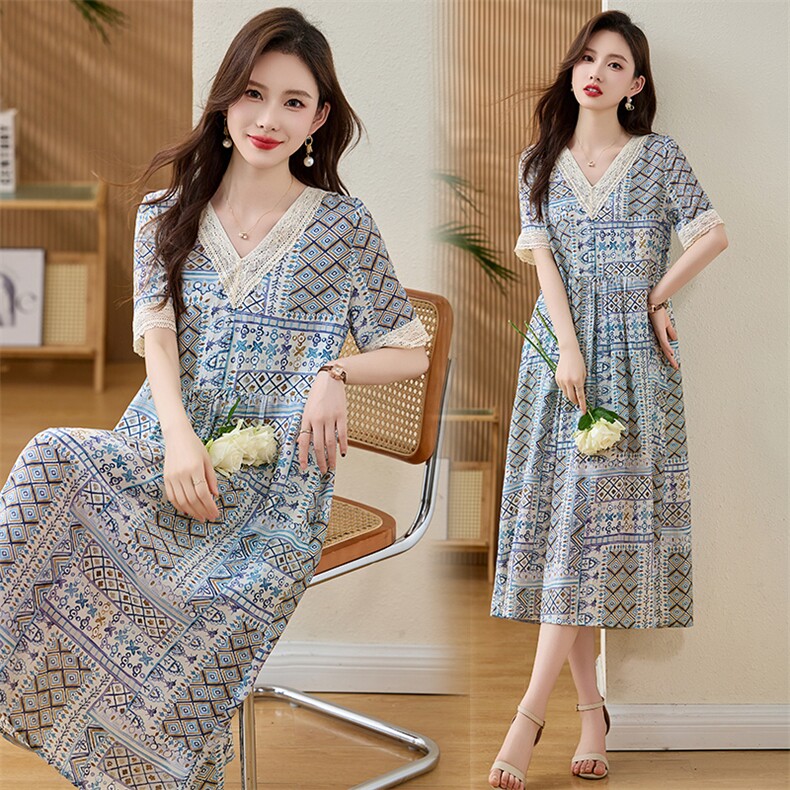 波西米亚印花连衣裙女夏2025新休闲宽松显瘦V领蕾丝拼接减龄裙子，女装连衣裙，姿衣坊