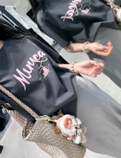 短袖T恤2025夏新品接触瞬间凉感宽松落肩小猫印花，女装T恤，泰合衣坊