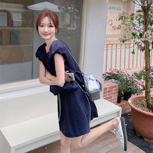 藏青色时尚一整套穿搭泡泡袖上衣套装裙女2025夏新款半身裙两件套,粉色西装外套搭配皮裙图片