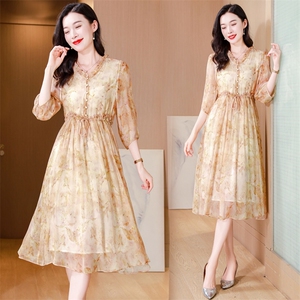 真丝连衣裙2025夏季新款大码女装衣服桑蚕丝高端精致气质碎花裙子图片