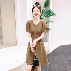 小众设计感拉链V领连衣裙女夏季2025年新款收腰显瘦气质a字长裙子图片
