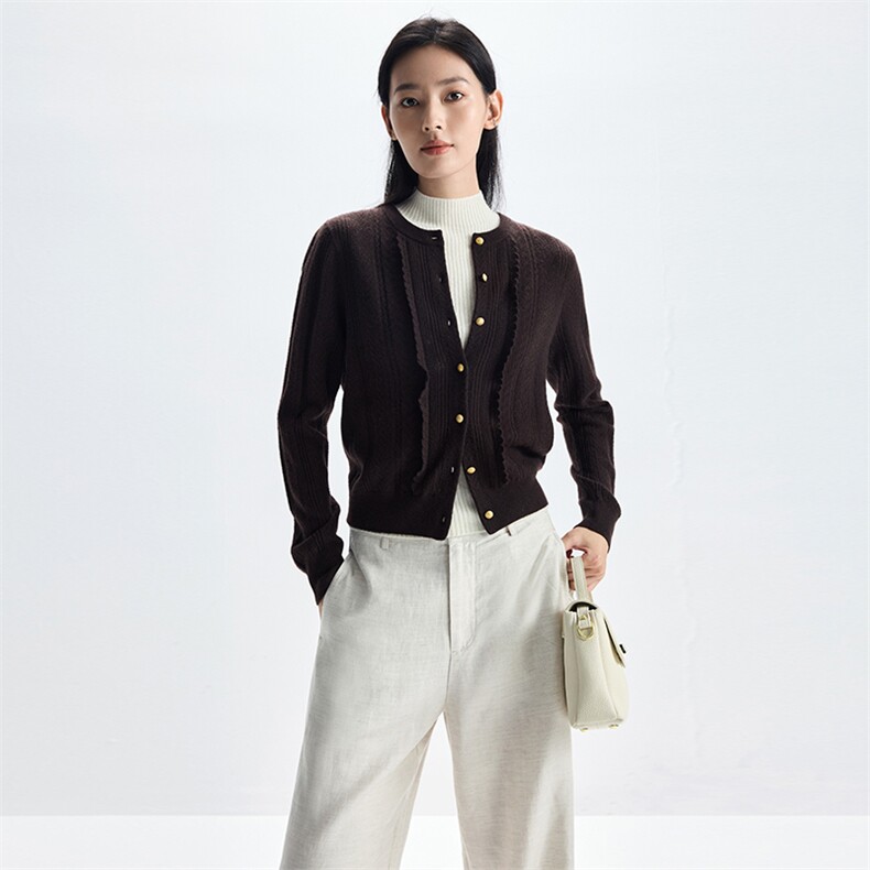 2025年秋季长袖圆领花边金扣开衫时尚休闲百搭通勤,女装羊绒衫,致织羊绒