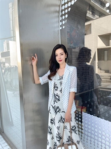 格子西装图片