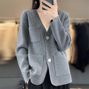 秋冬新款100纯羊毛开衫女V领纯色带兜针织外套宽松羊绒衫打底毛衣图片