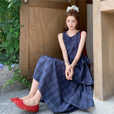 法式木耳边拼接度假风无袖连衣裙女夏季新款设计感森系格子背心裙，女装连衣裙，浙宝208