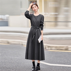 独特漂亮针织斗篷披肩连衣裙女2026春秋新款收腰显瘦减龄气质长裙，女装连衣裙，意芙