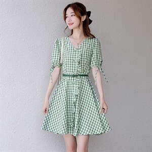 V领连衣裙女夏装2021年新款时尚收腰显瘦气质减龄中长格子裙,毛钱裙穿搭图片