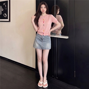 韩系温柔风时尚运动休闲套装女夏圆领彩色纽扣上衣牛仔短裙两件套图片 韩系温柔风时尚运动休闲套装女夏圆领彩色纽扣上衣牛仔短裙两件套图片