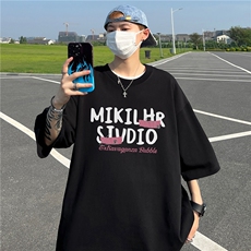 黑色